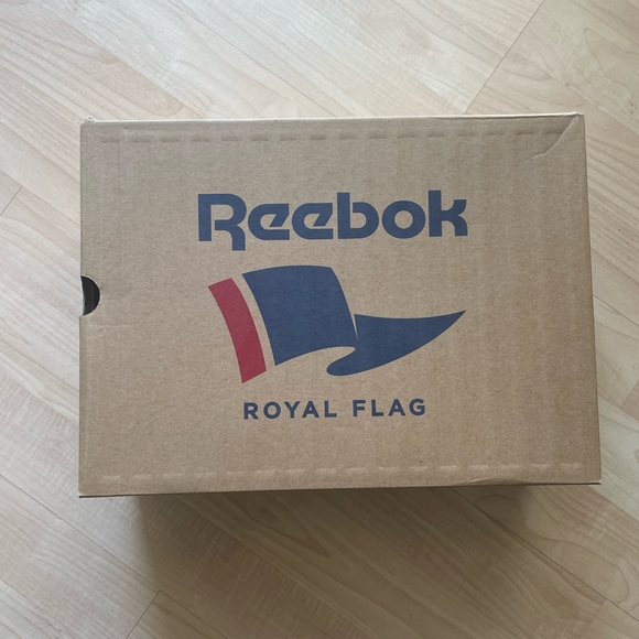 Black Classic Reeboks - Picture 5 of 6